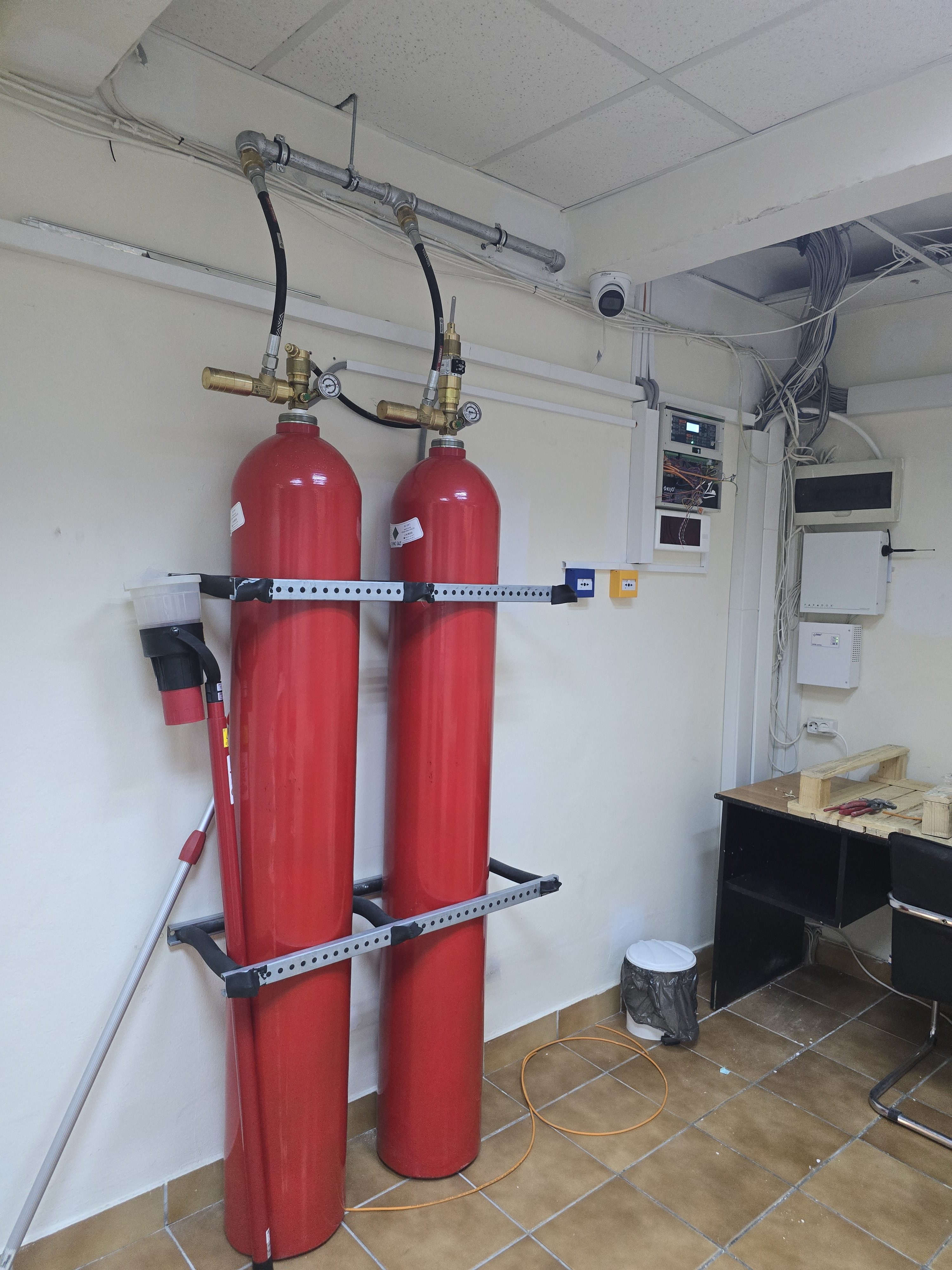 Sistem stingere cu butelii CO2